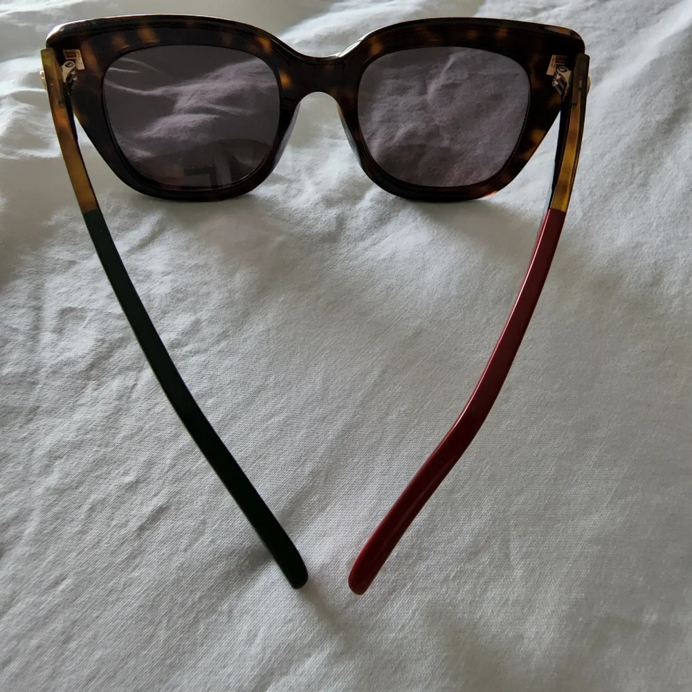 GUCCI Sunglasses Cat Eye gg0164s w/ case - Picture 5 of 7